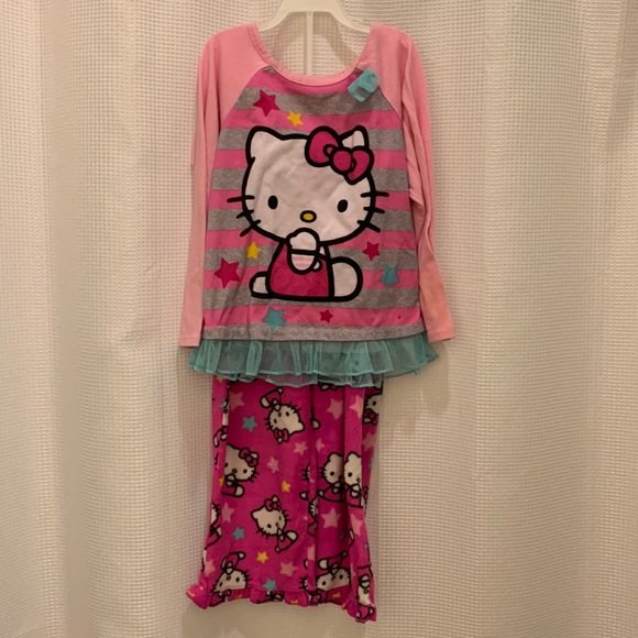 Hello Kitty Pajama Set Size 5 - Picture 1 of 2